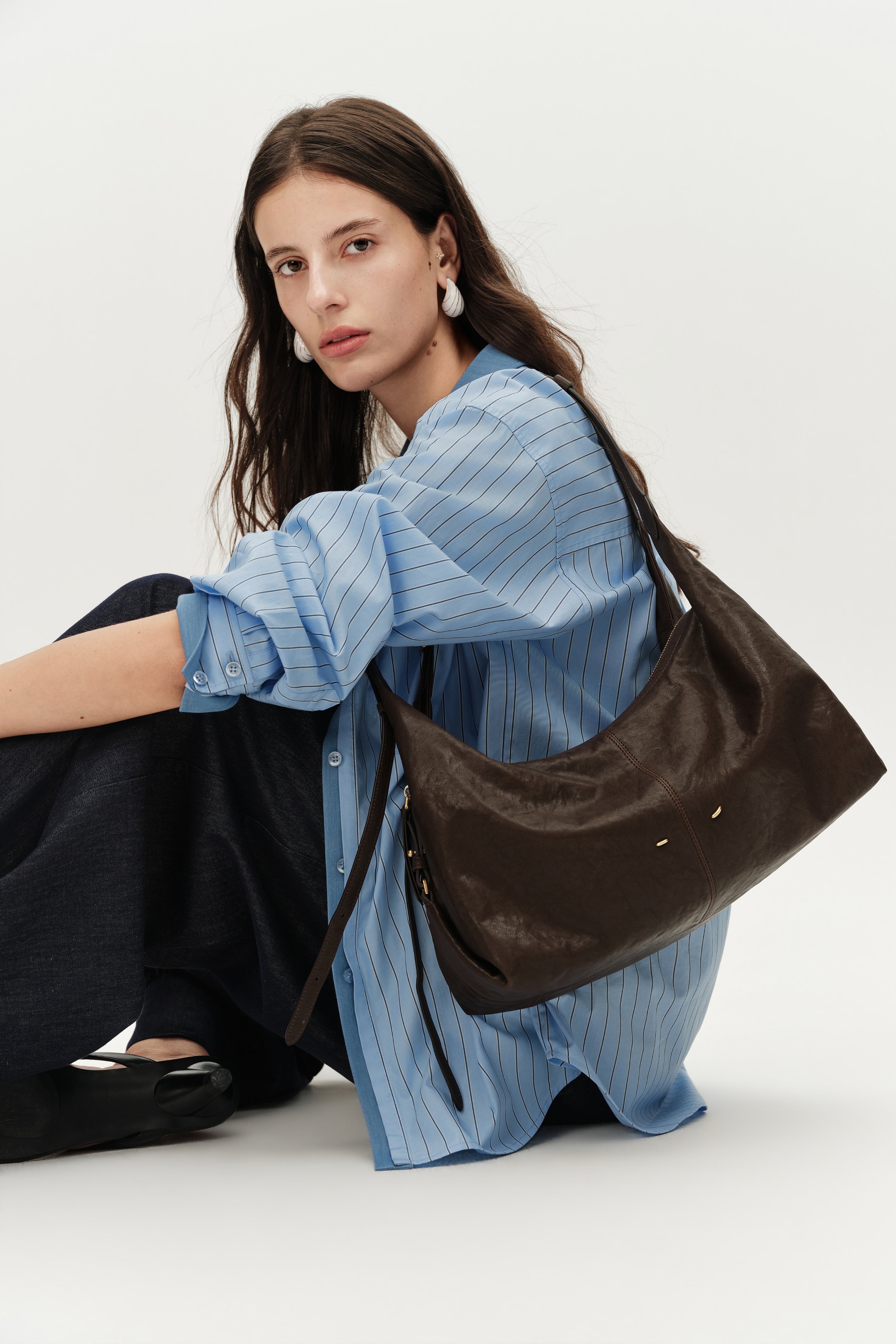 Aura Slouchy Medium Hobo Bag in Vegetable-Tanned Leather
